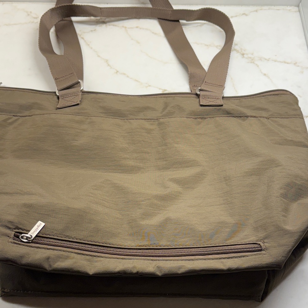 Baggallini Bag - Picture 8 of 9